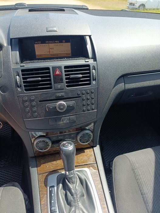 Mercedes Benz C220 CDI do Ano 2008. Só para quem tem bom gosto. Económica, Robusta de um design muito apelativo e com uma durabilidade incontestável.