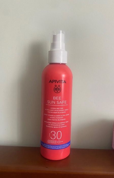 Сонцезахисний спрей Apivita Bee Sun Safe для обличчя і тіла SPF30 200 мл