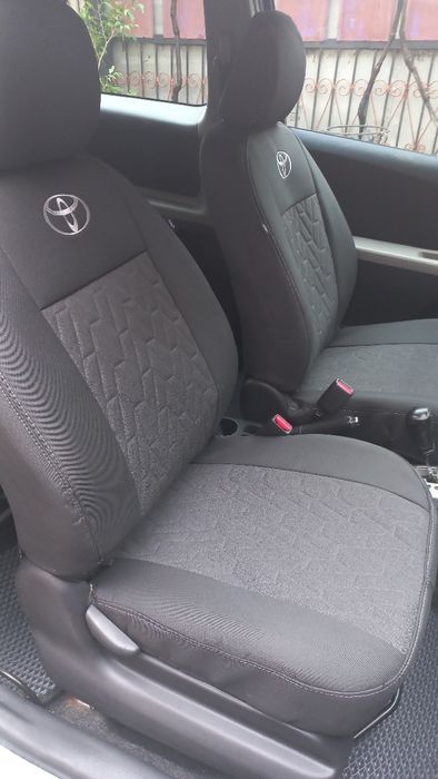 Автомобіль Тойота  яріс