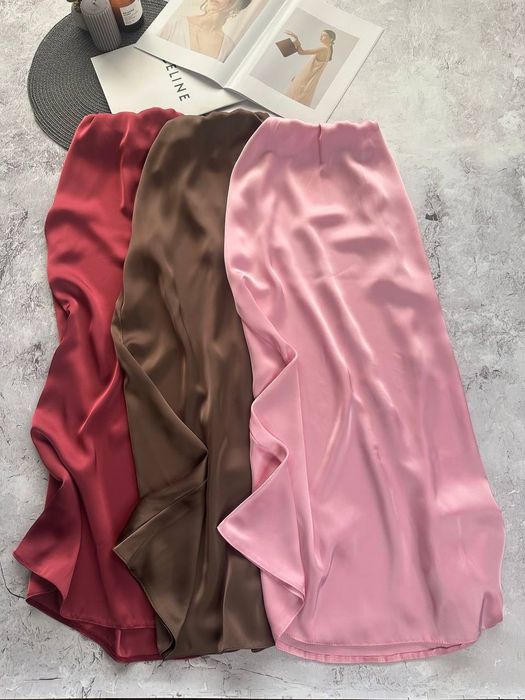 Багато кольорів!  Атласна спідниця міді з високою талією трендова