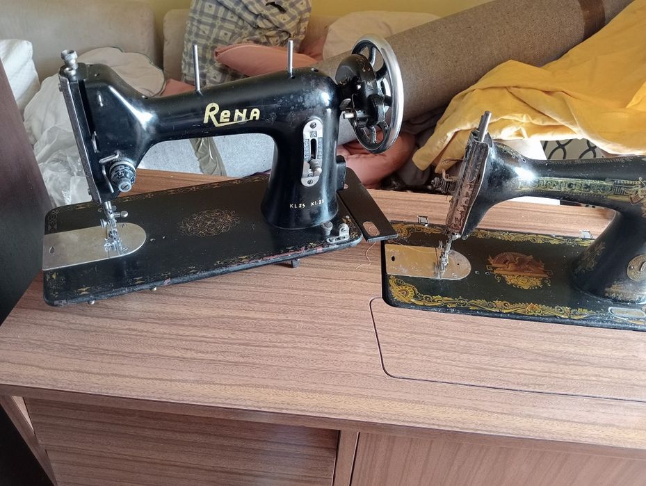 Máquinas de costura com movel