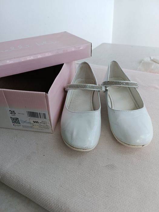 Туфельки лакові білі 35 розмір