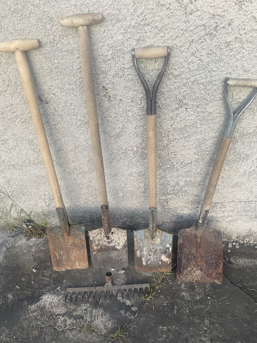 Łopaty i grabki stare