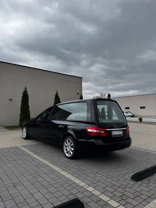 Mercedes-Benz Klasa E KARAWAN Pogrzebowy Mercedes E klasa W212 BINZ