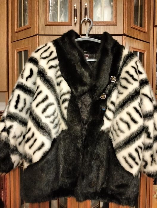 Штучна шуба та натуральна шапка