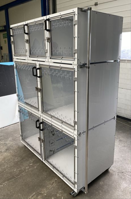 Klatki weterynaryjne modułowe – zestaw 7 boksów.  Producent