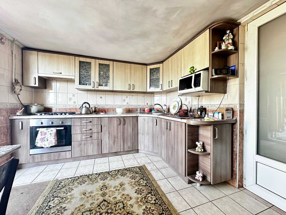 Продається просторий цегляний будинок поруч з м.Дрогобич