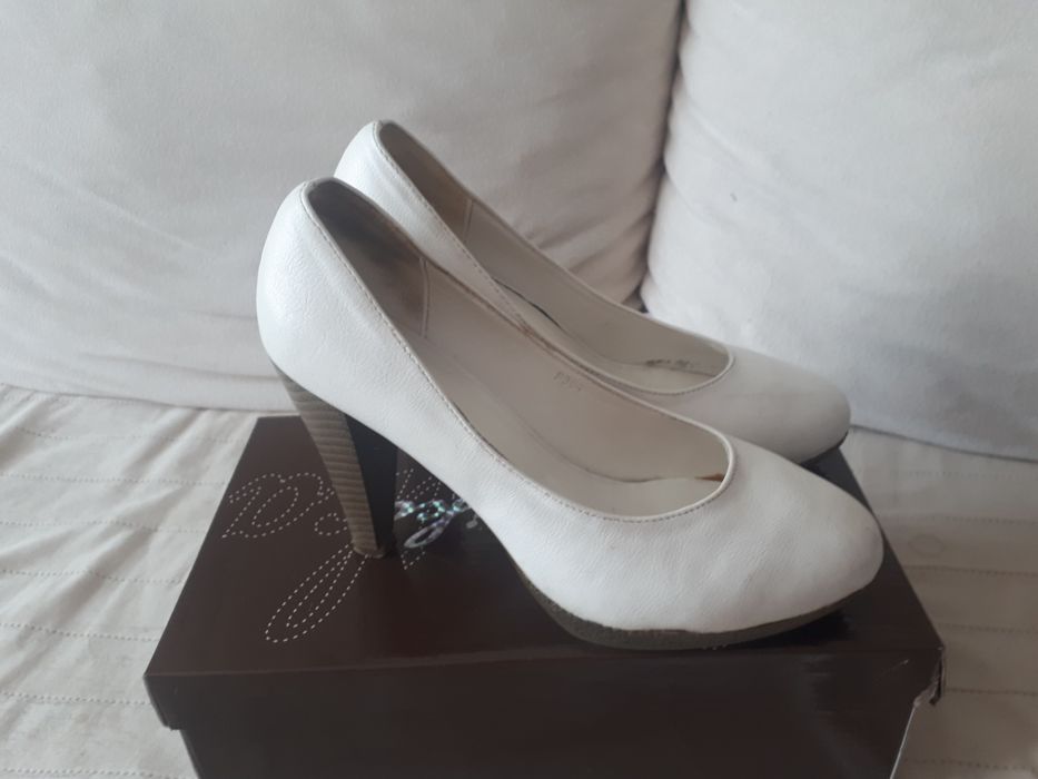 Buty czułenka 36 szpilka białe