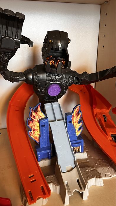 Tor Hot Wheels atak Nitrobota