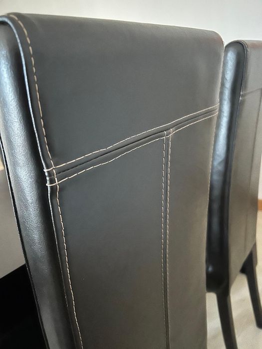 Mesa de Jantar Extensível com 6 Cadeiras em Pele — Excelente Estado