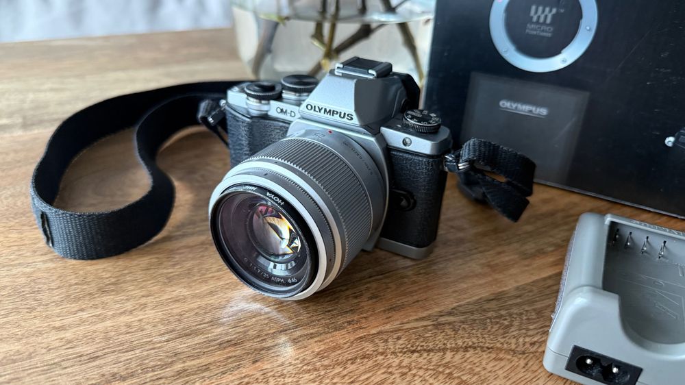 Olympus om d em 10 + obiektyw Panasonic Lumix 25 1.7 micro 4/3