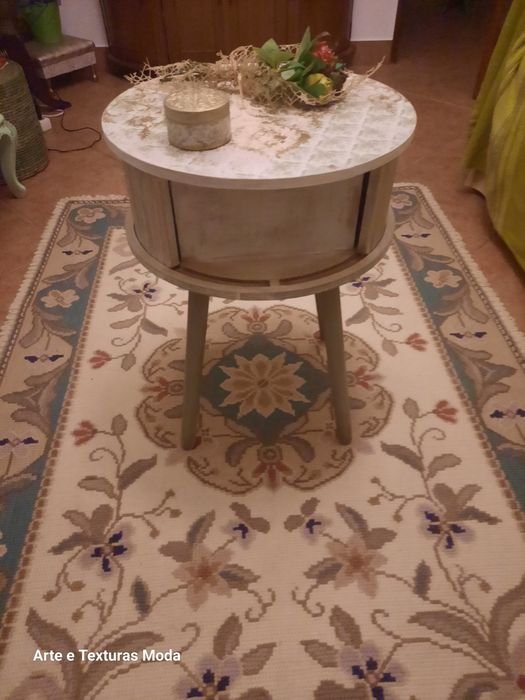 Mesa de apoio, restauraurada de novo