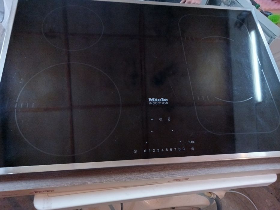 Індукційна варильна поверхня Miele KM 5955