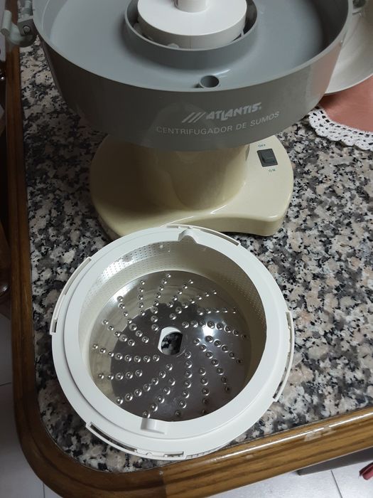 Centrifugadora para sumos estado nova vista por dentro e por fora