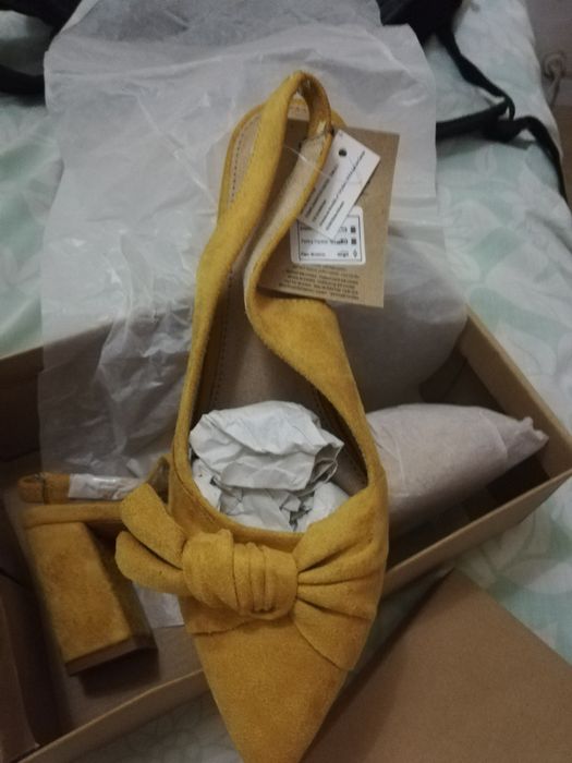 Sapato mostarda novo 39
