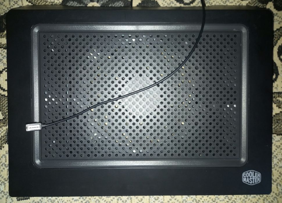 Подставка  Cooler Master для ноутбука и  Sony Playstation 4 ( ( PS4)