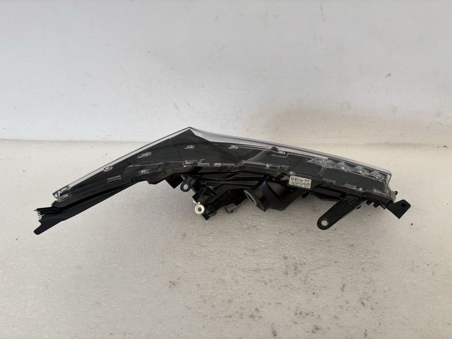 Toyota Corolla E16 13-16 lampa lewy przód lewa przednia