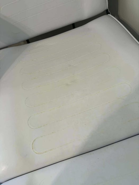 Fotel do pedicure z lampą lupą ze statywem oraz taboret na kółkach