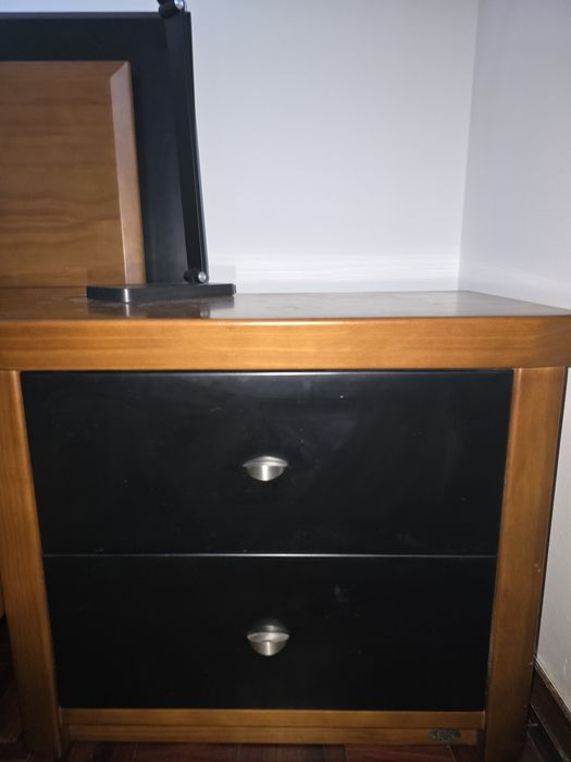 Cama casal completa + 2 mesas de cabeceira