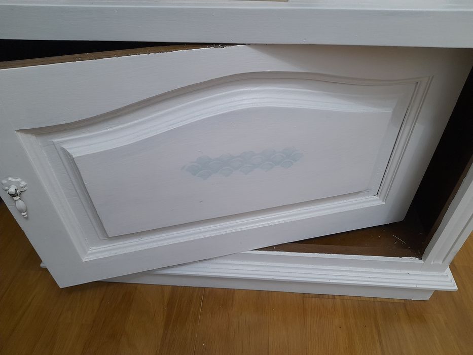 Móvel minibar de madeira lacada