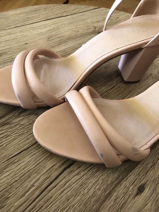 Pudrowo różowe sandałki r.39