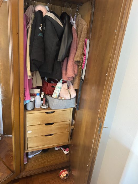 Roupero 3 portas de abrir com espelho e maleiro