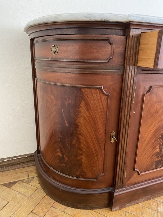 Móvel antigo (raiz de nogueira) com pedra de Marmore