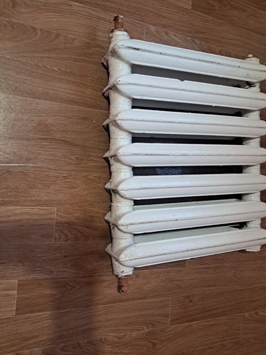 Батарея опалення  чугун