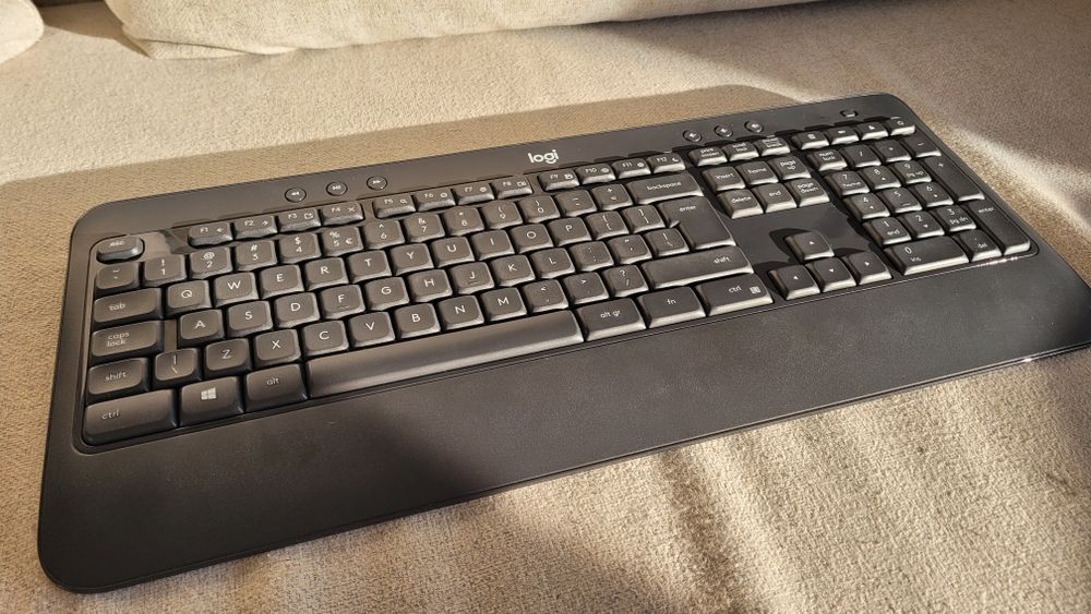 Klawiatura bezprzewodowa Logitech - stan bardzo dobrze - bez USB