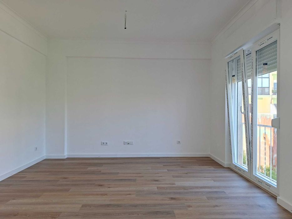 Apartamento T2 totalmente remodelado a 3 min. a pé da estação de Mem Martins