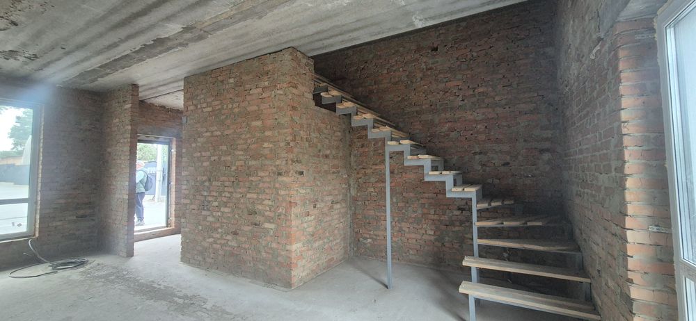 Таунхаус в престижному районі! Паркомісце,  дитячий майданчик, тераса!