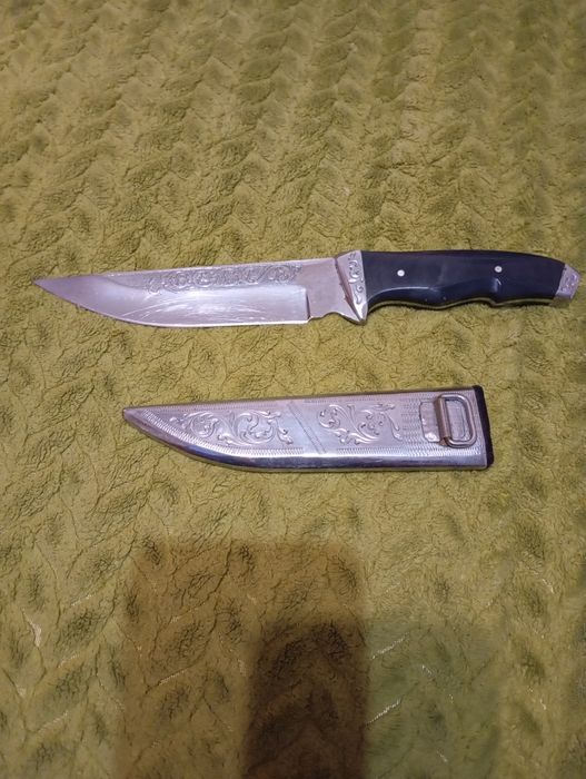Ніж ручної роботи.