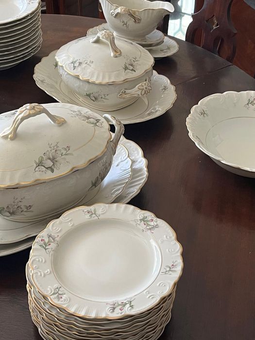 Serviço de Jantar Completo em Porcelana Vintage