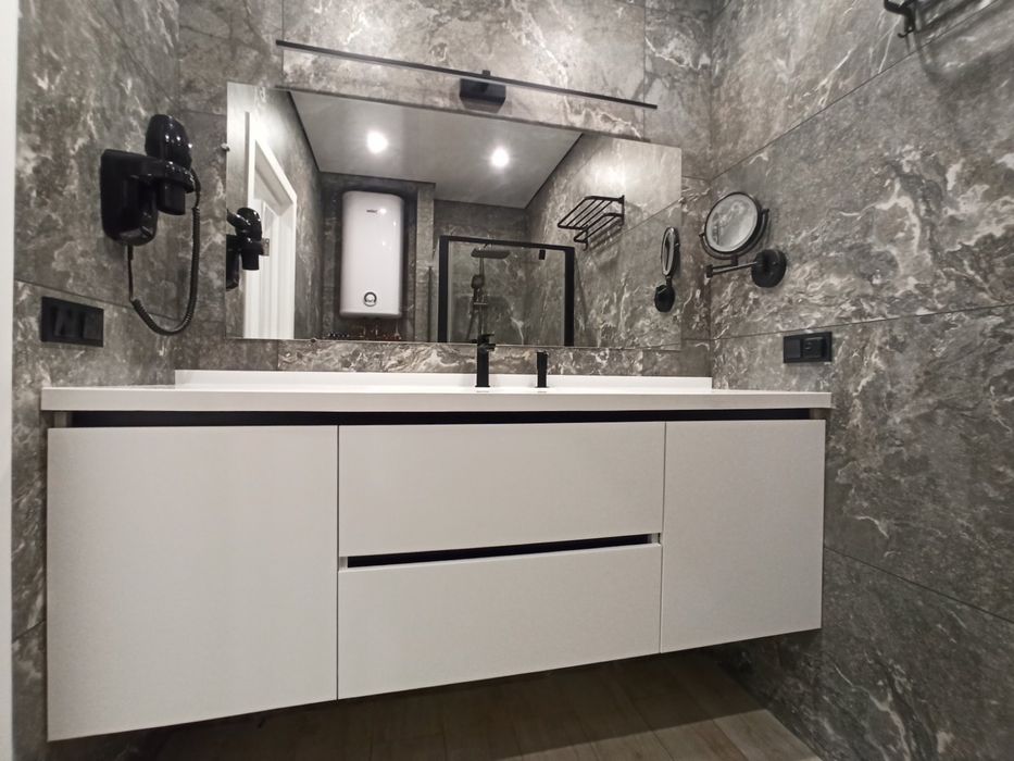 Столешня, стільниця зі штучного каменю на заказ над стіральною машиною