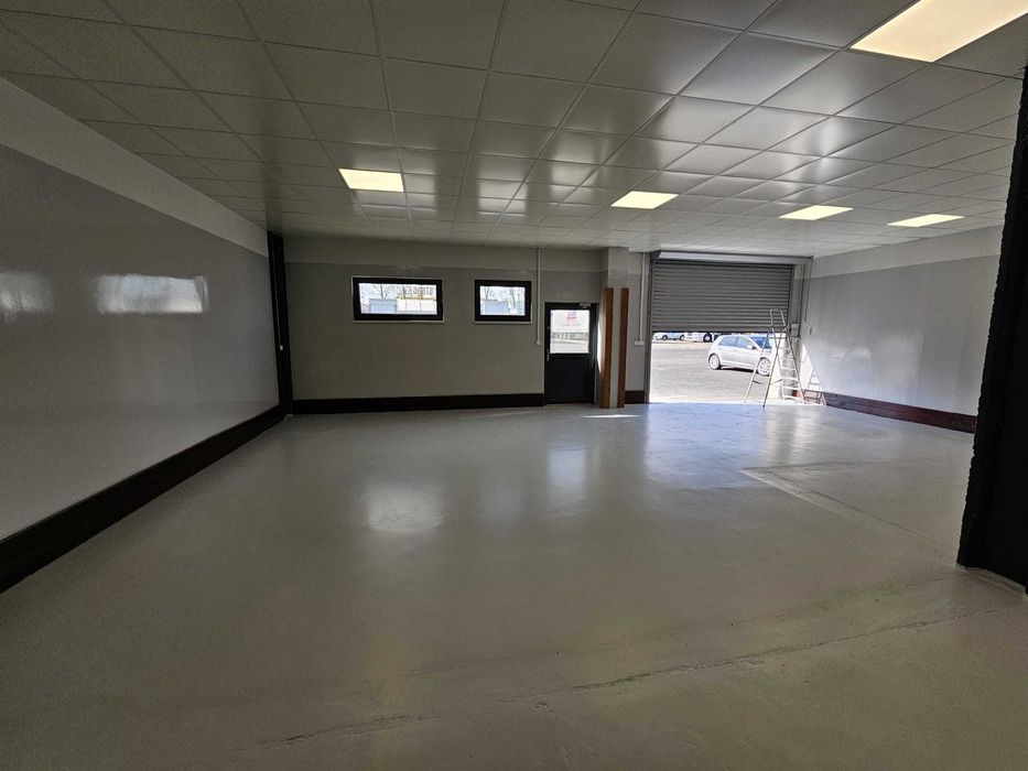 Magazyn + biuro 370 m² | Wysoki standard | Plac manewrowy | Parking