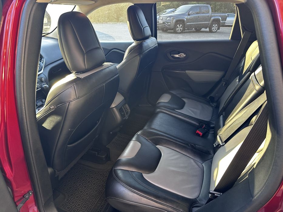 Jeep Cherokee 3,2