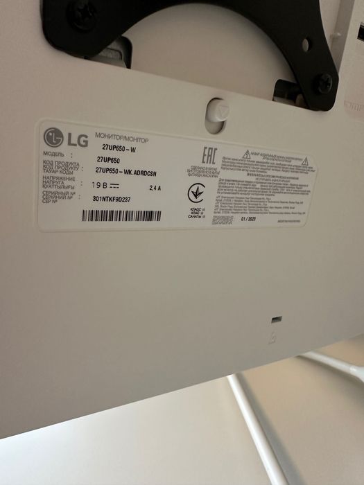 Монітор 27" LG 27UP650-W