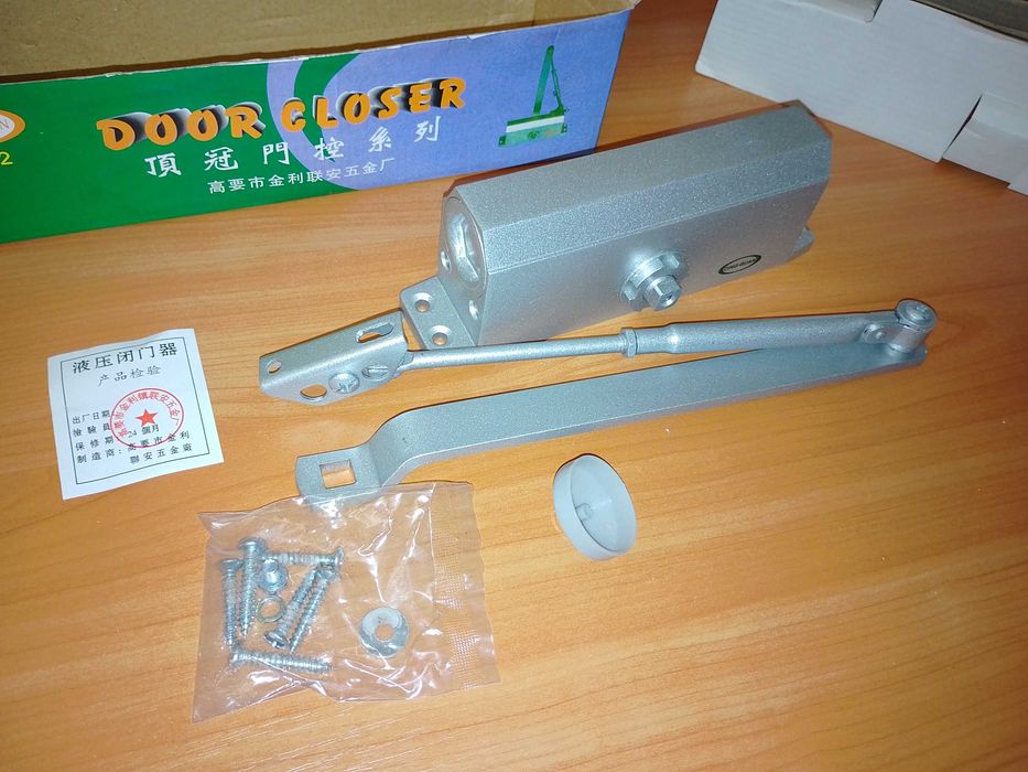 Доводчик дверний A-062 DING GUAN срібло до 80 кг від 500 до 450грн.