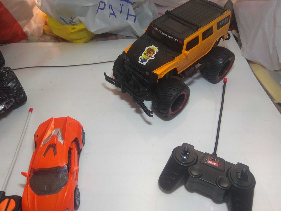 На дистанційному керуванні різні авто