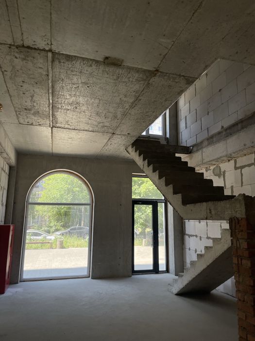 ФАСАДНОЕ помещение 102 метра в ЖК Виа Рома! Свой вход, два уровня!