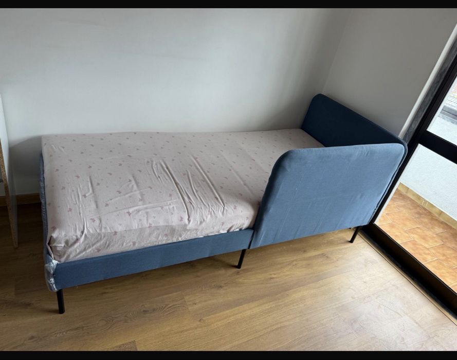 Vendo camas e roupeiros