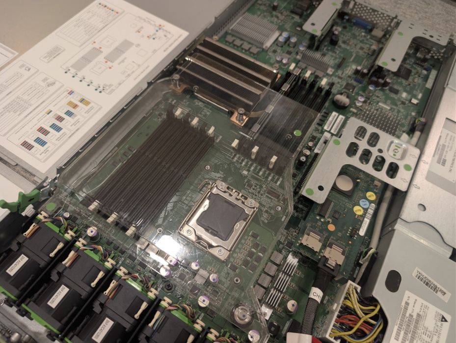 Servidor Fujitsu Primergy RX200 S5 1U | Xeon E5504 | DDR3 ECC | iRMC