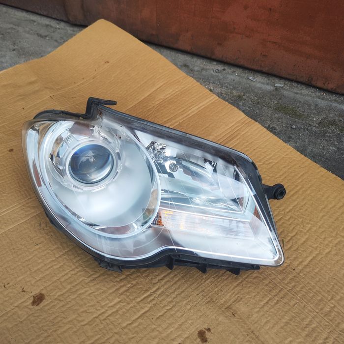 VW Touran I FL Lampa Prawa Przód