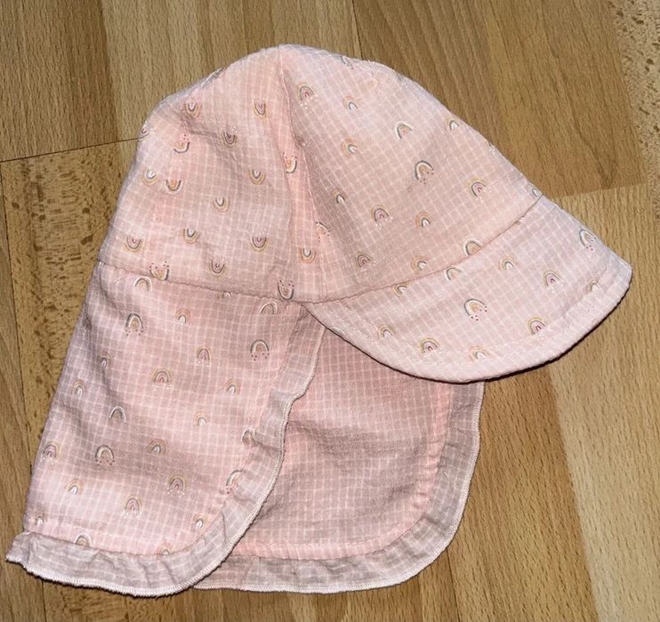 Czapka dziewczęca z ochroną karku TU