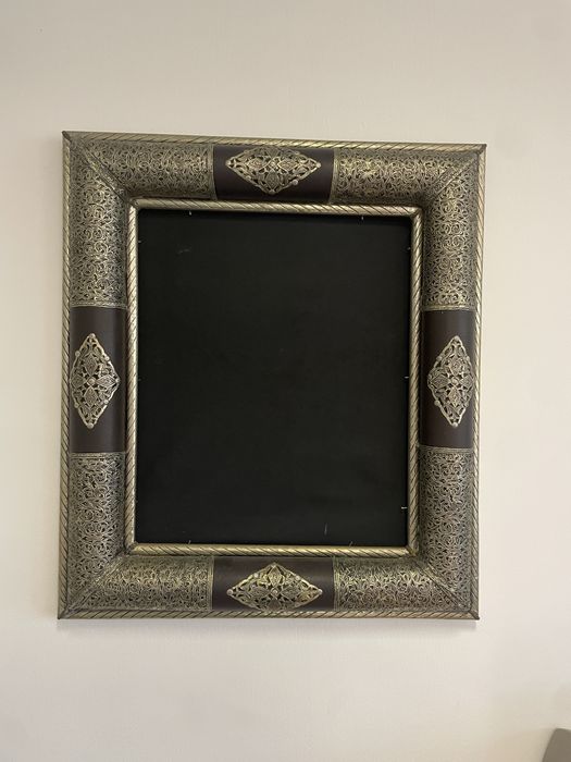 Moldura Maroquina para espelho ou quadro.