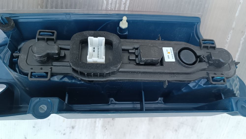 Vendo farolim traseiro de Renault cangoo ano 2013