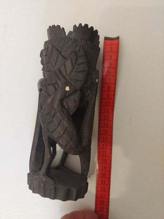 Escultura africana em madeira