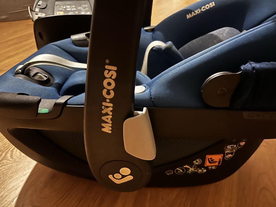 Ovinho MaxiCosi Pebble + isofix 360