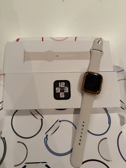 Apple Watch SE 2 44mm (księżycowa poświata)