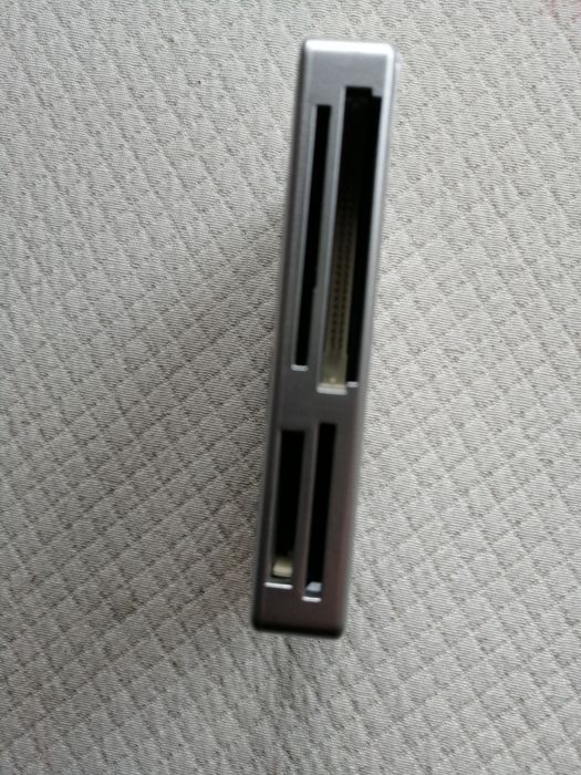 Leitor com ligação USB para vários cartões427553508976896002
